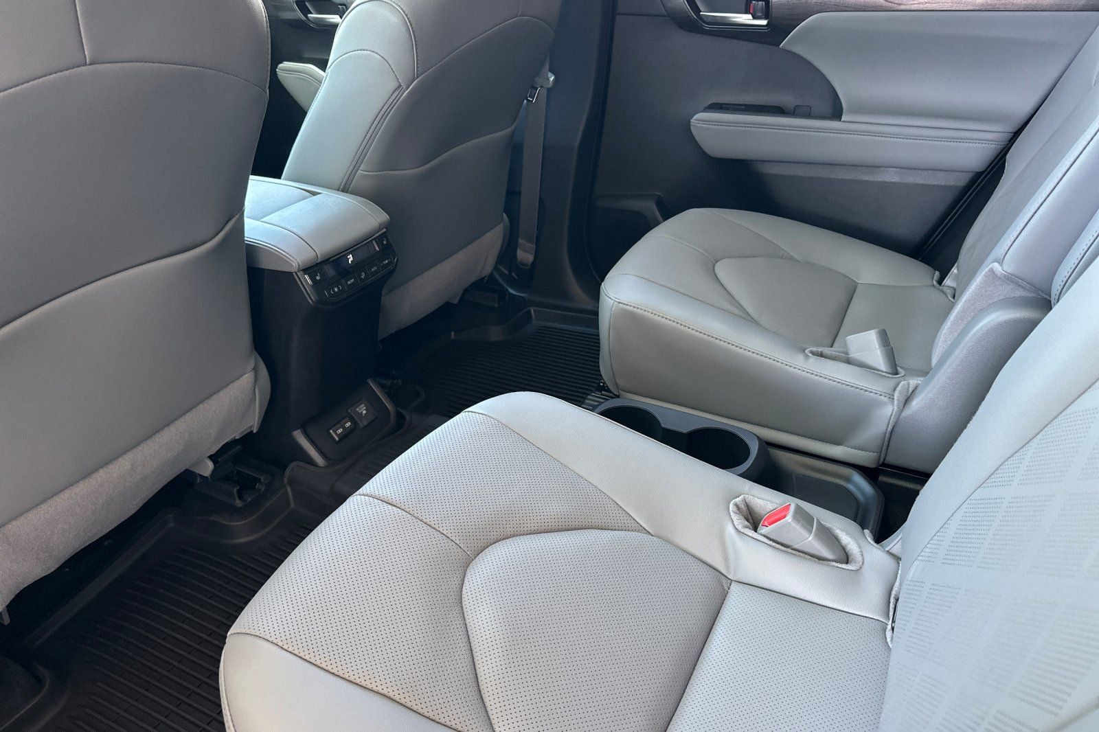 2026 Toyota Highlander Hybrid Hybrid Platinum