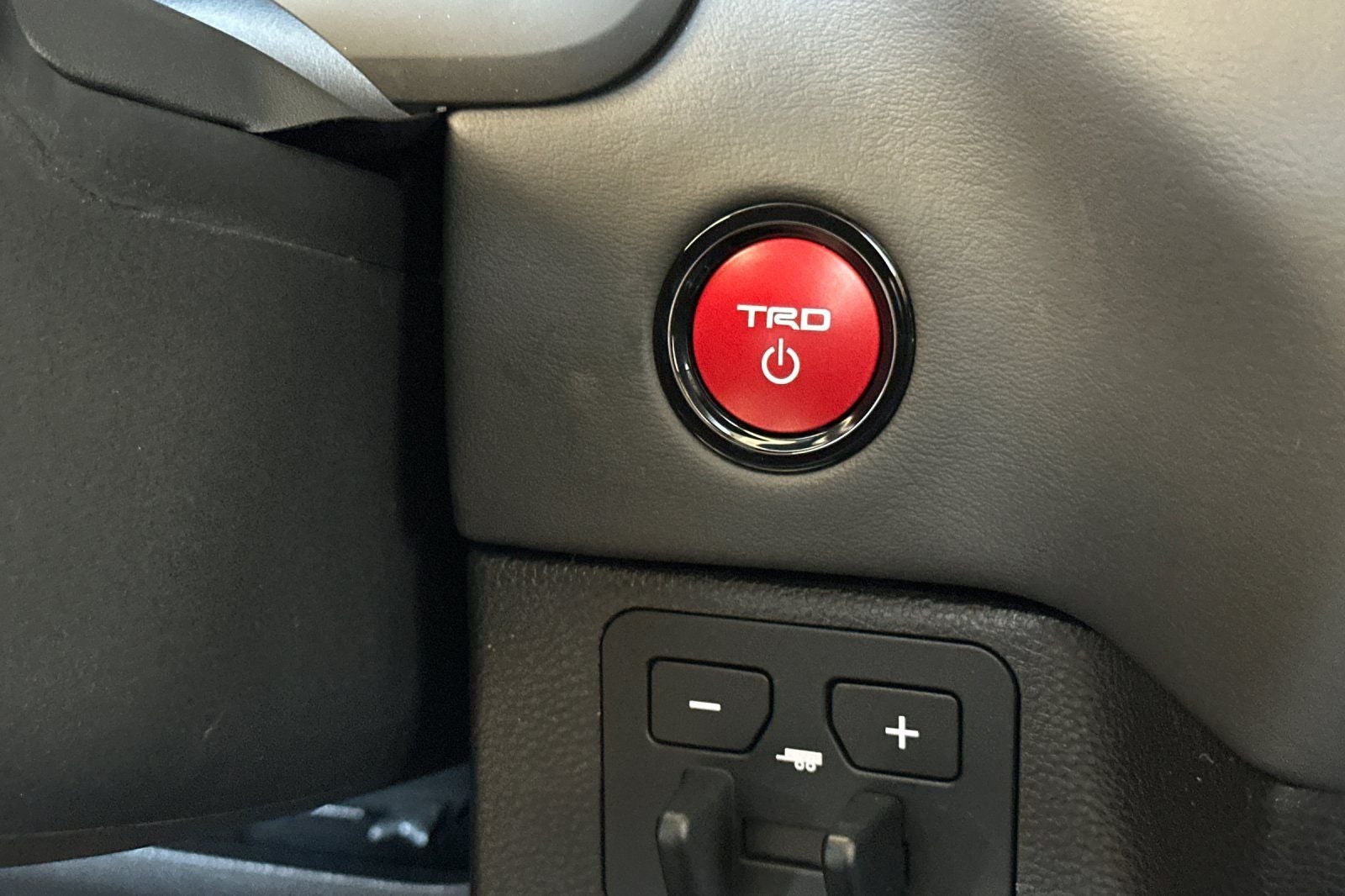 2026 Toyota Tundra i-FORCE MAX Platinum i-FORCE MAX