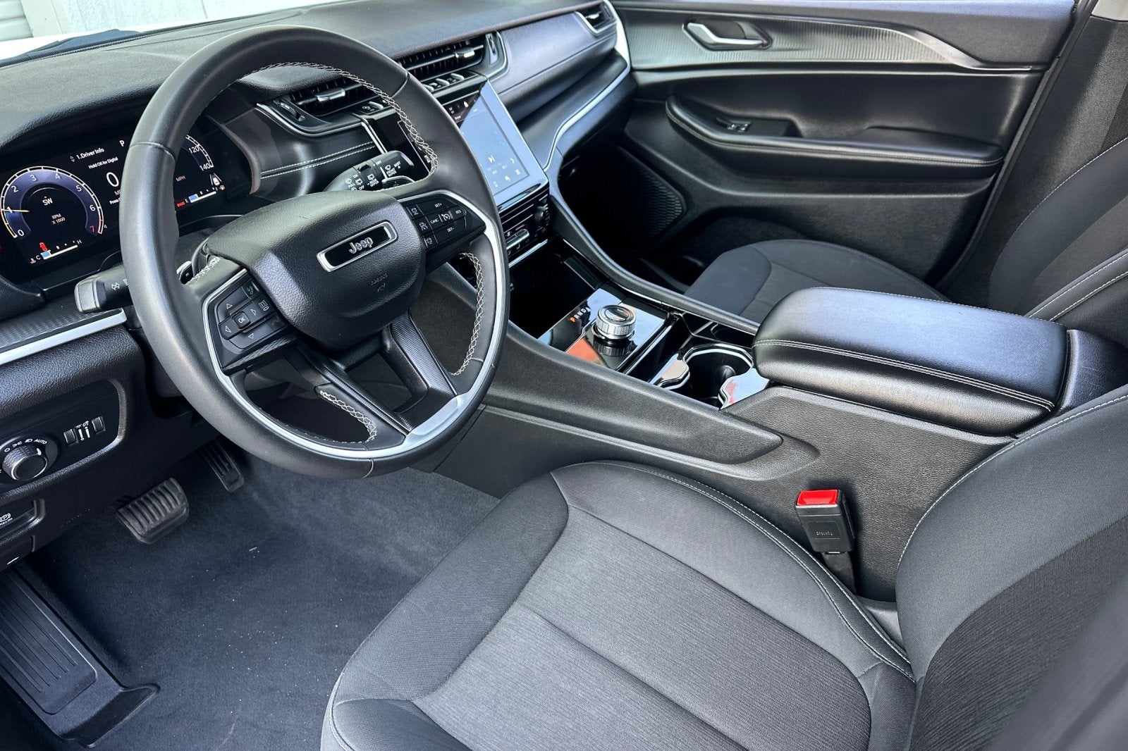 2023 Jeep Grand Cherokee L Laredo