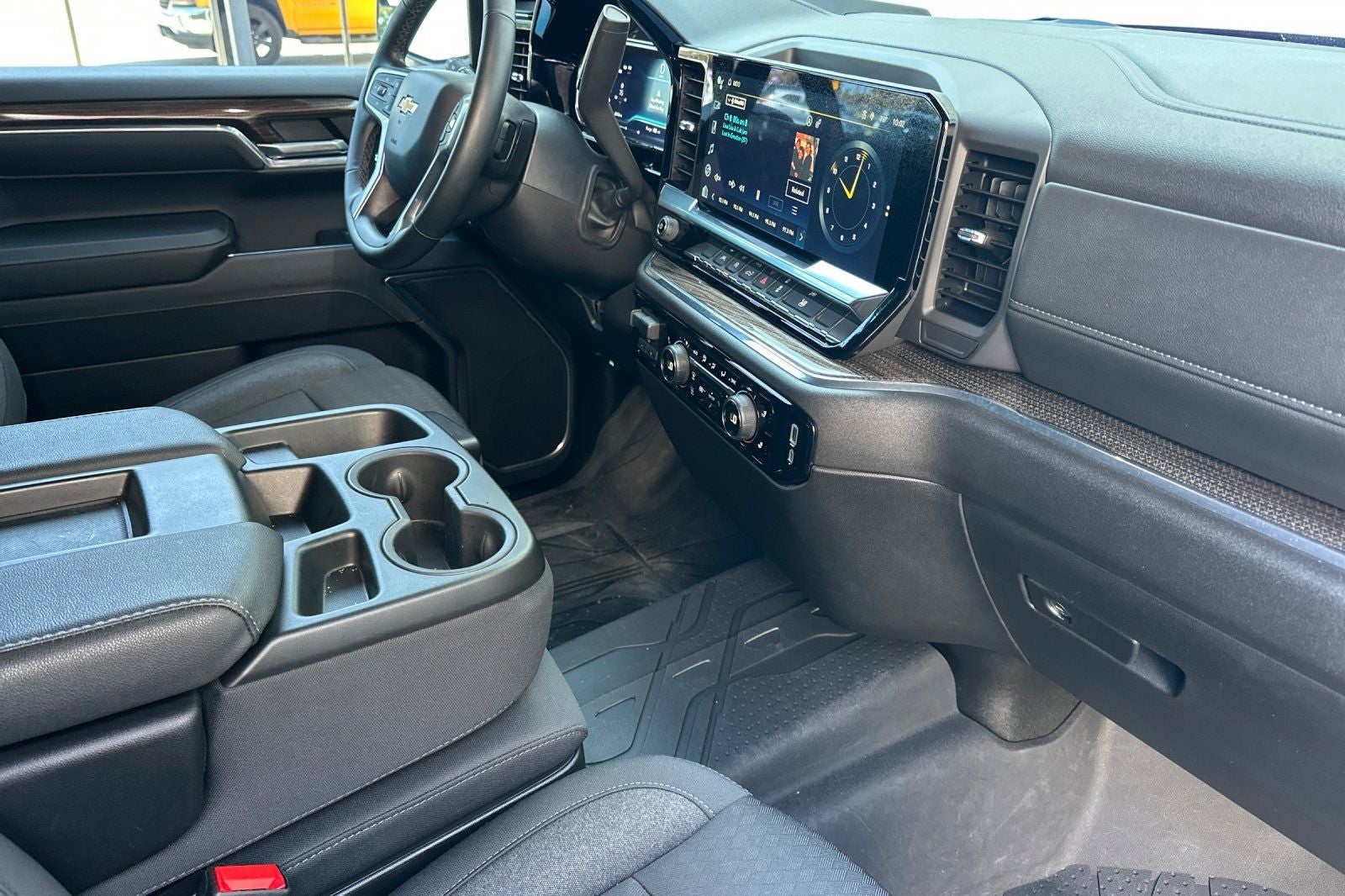 2024 Chevrolet Silverado 1500 LT LT1