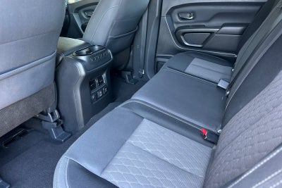 2023 Nissan Titan SV