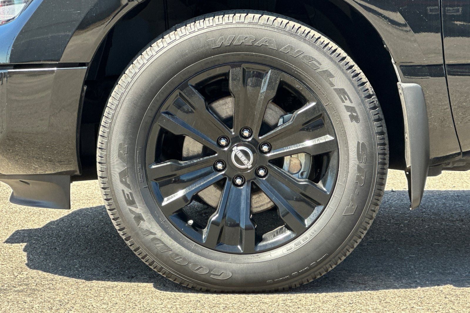 2023 Nissan Titan SV