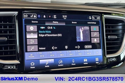 2025 Chrysler Pacifica Select