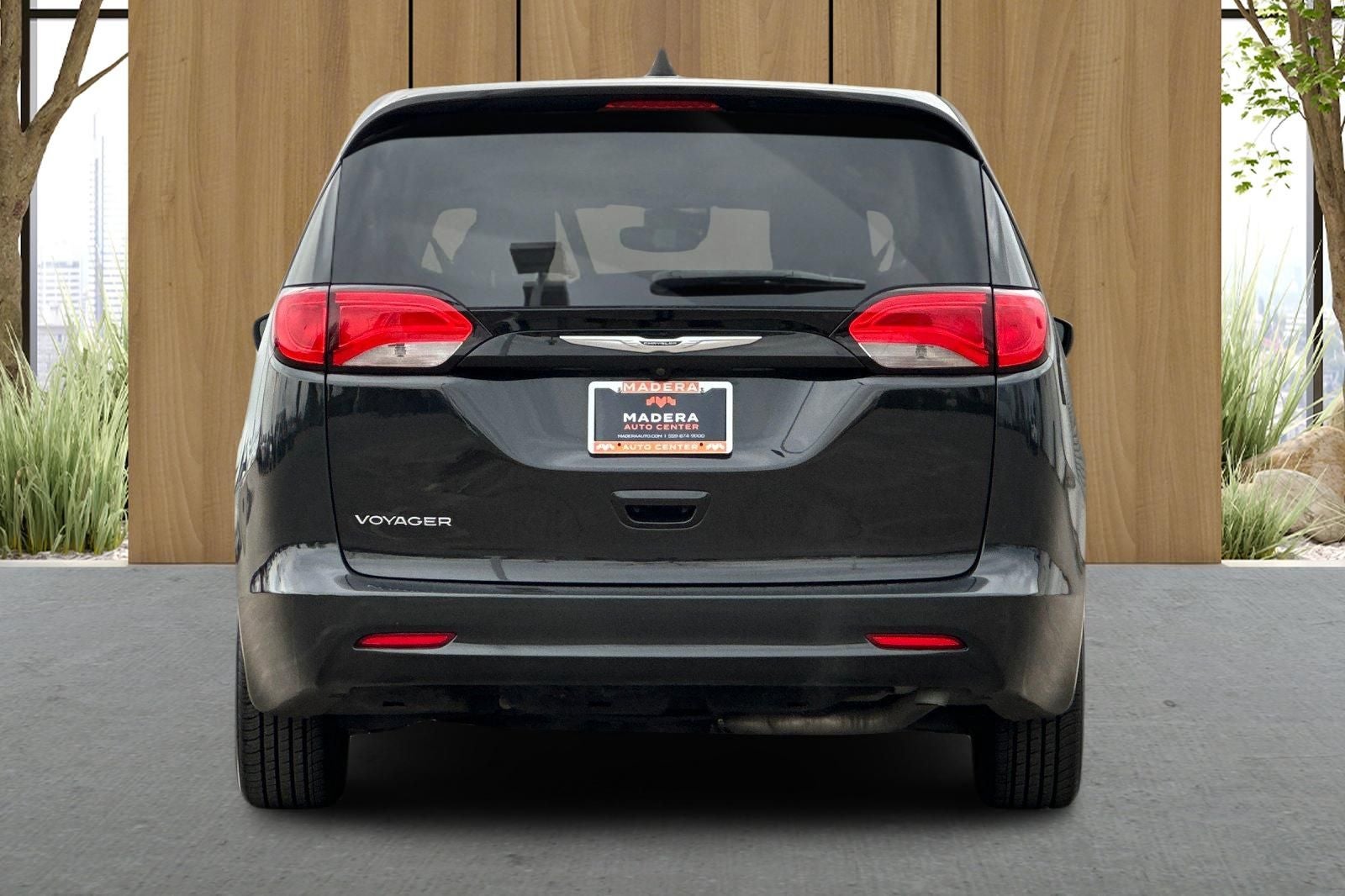 2023 Chrysler Voyager LX
