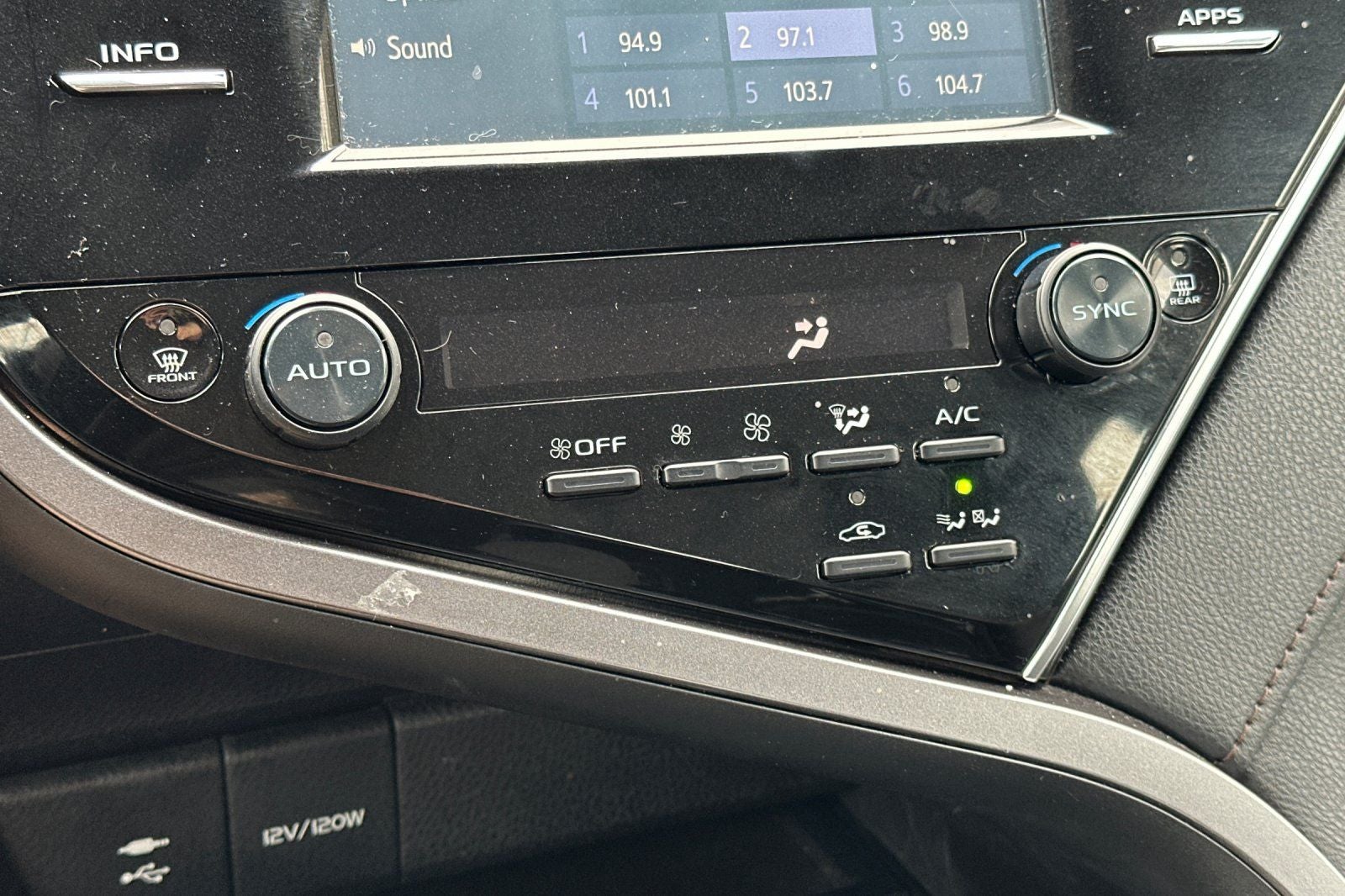 2018 Toyota Camry Hybrid LE