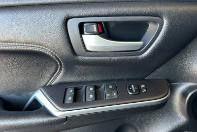 2017 Toyota Camry Hybrid XLE