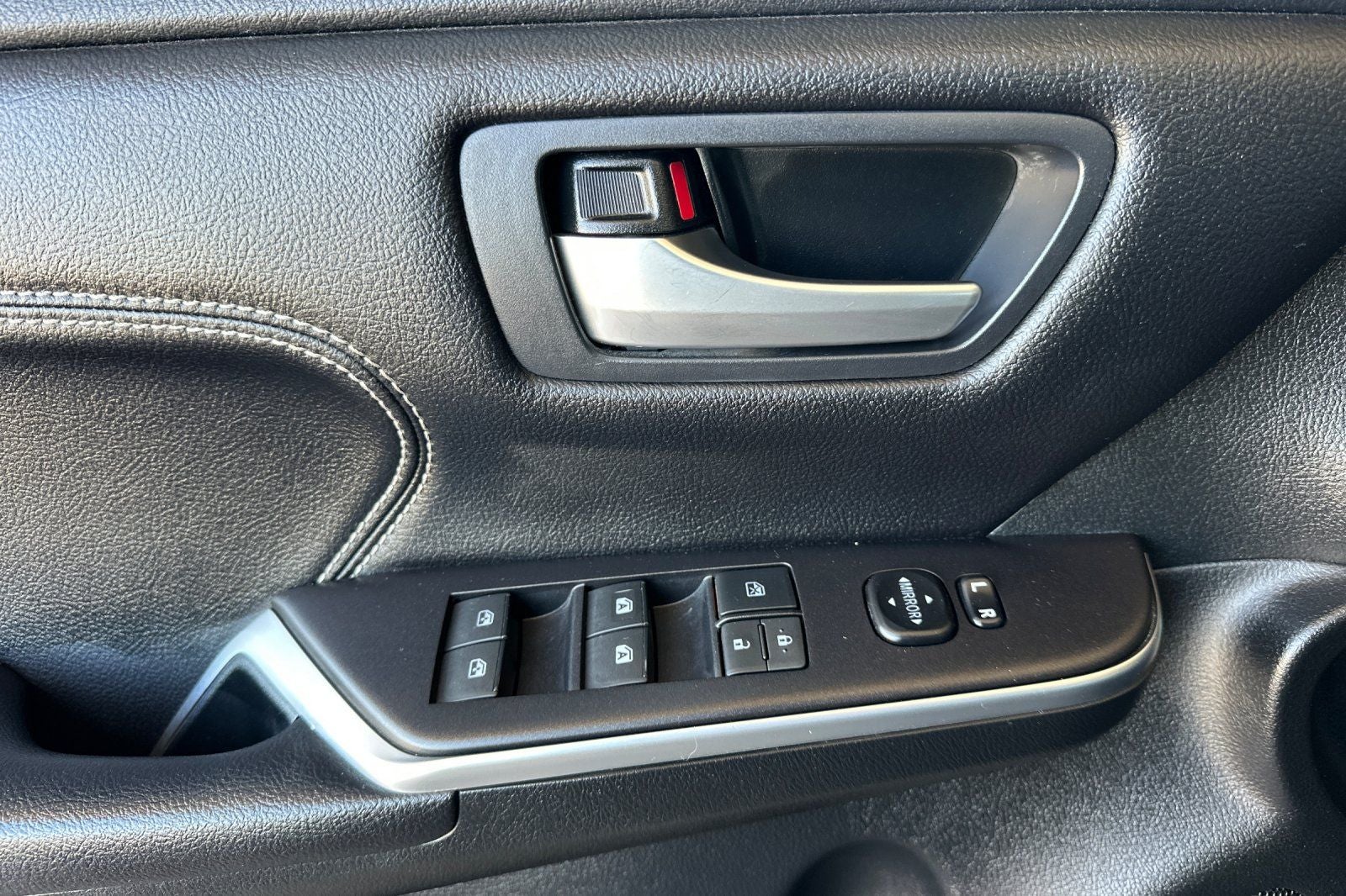 2017 Toyota Camry Hybrid XLE