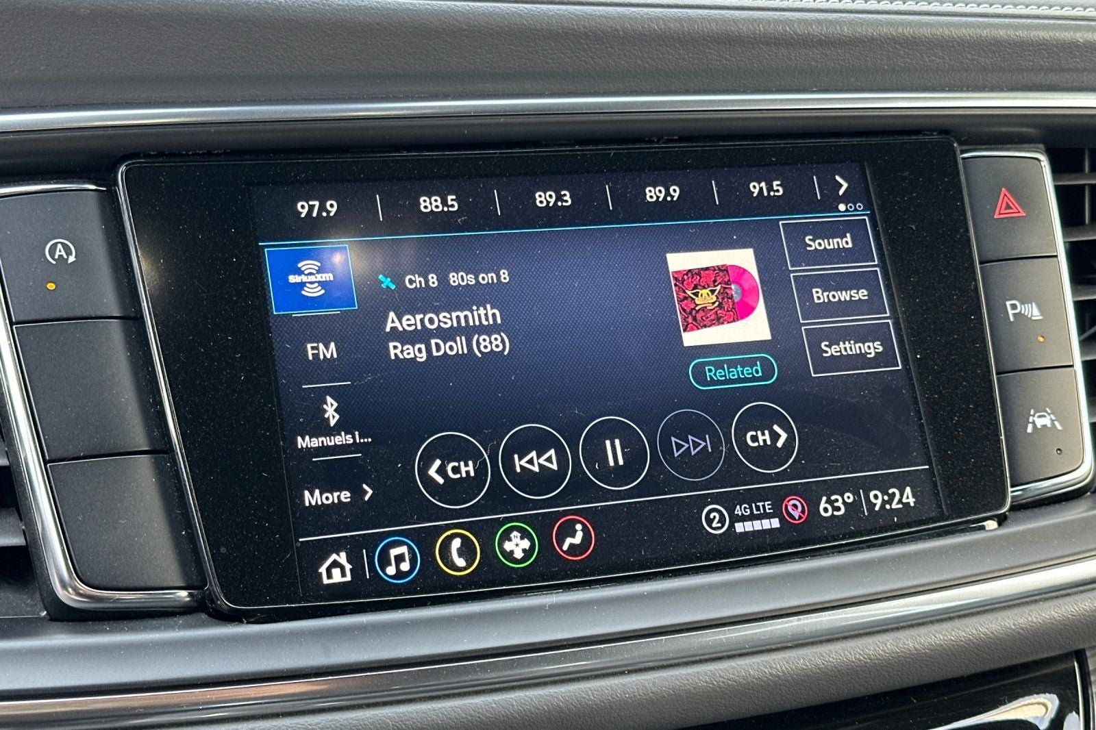 2022 Buick Enclave Essence