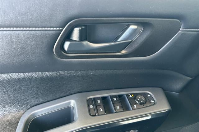 2023 Nissan Pathfinder S