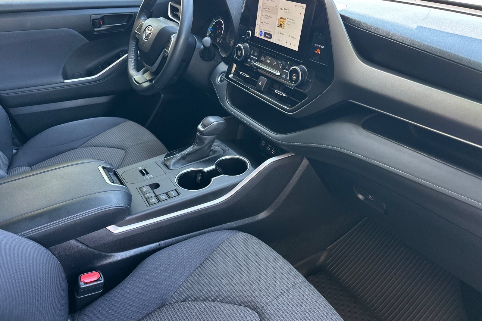 2024 Toyota Highlander Hybrid LE