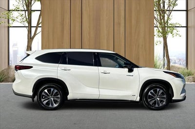 2021 Toyota Highlander Hybrid XLE
