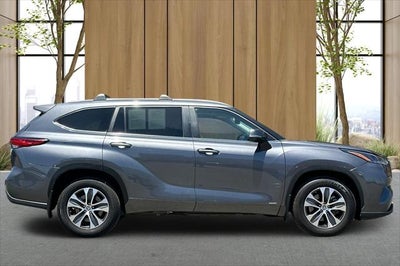 2023 Toyota Highlander Hybrid XLE