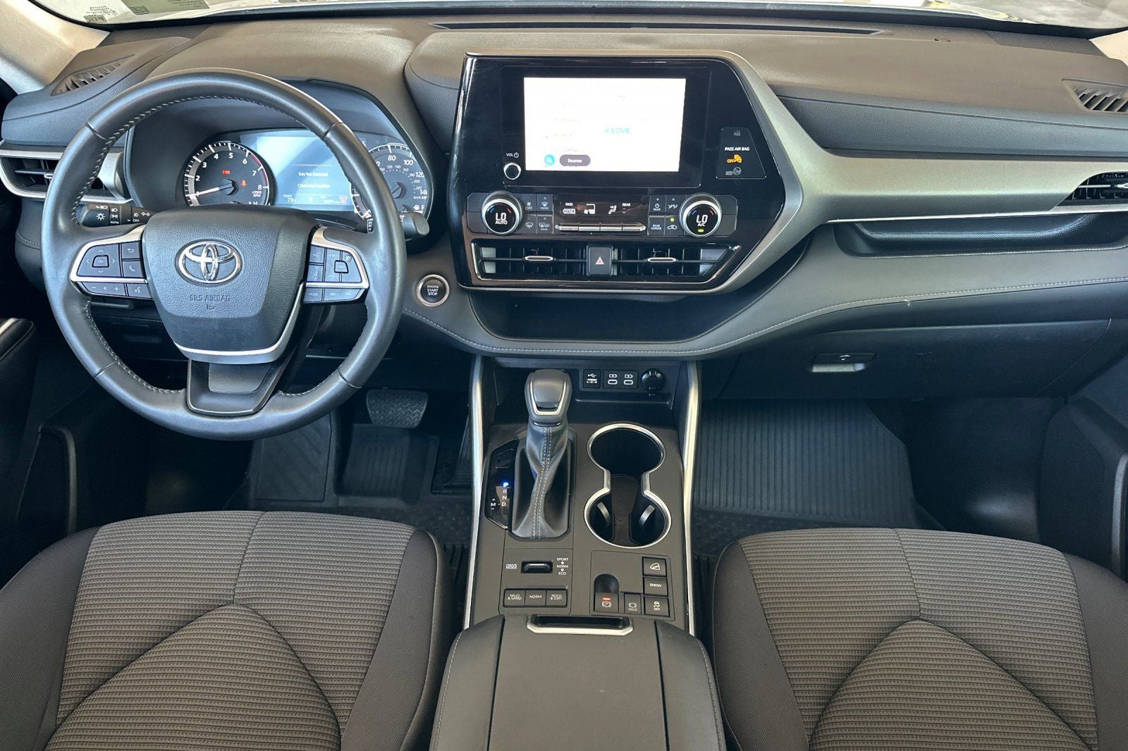 2024 Toyota Highlander LE