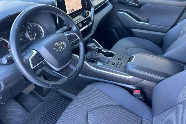 2024 Toyota Highlander LE