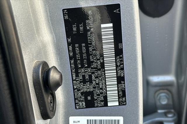 2024 Toyota Highlander LE