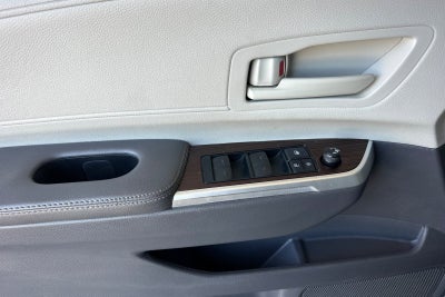 2022 Toyota Sienna LE 8 Passenger