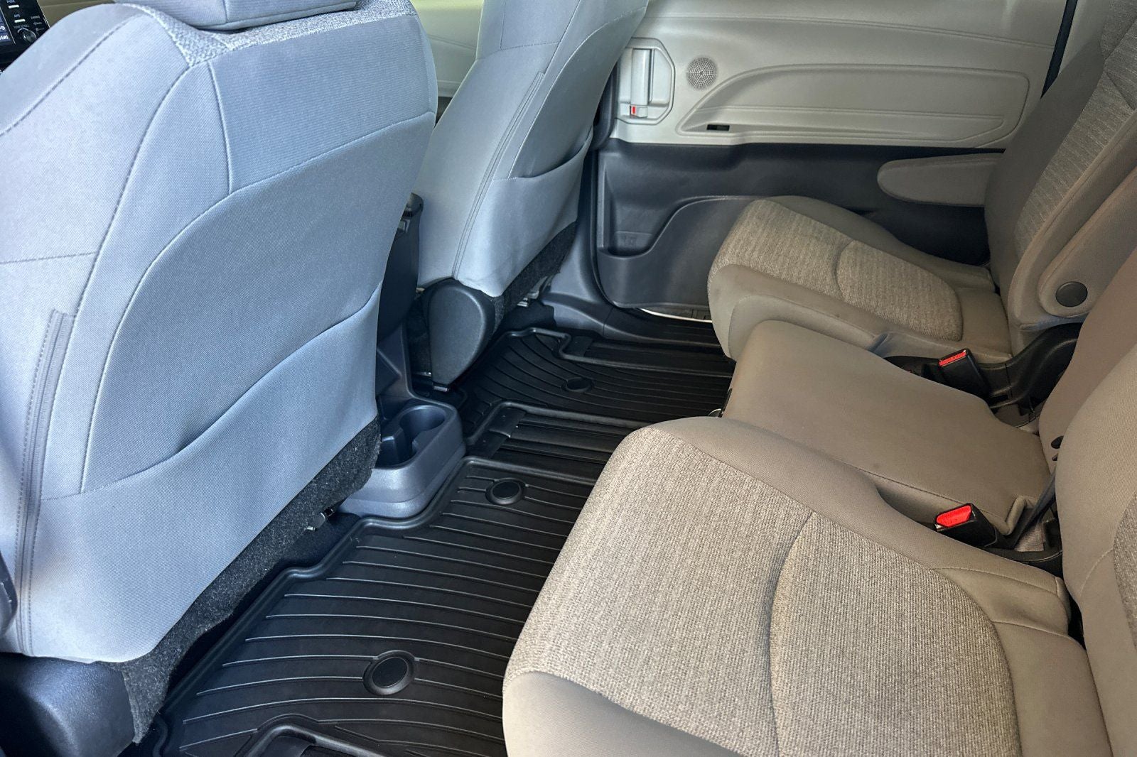 2022 Toyota Sienna LE 8 Passenger