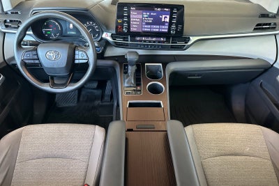 2022 Toyota Sienna LE 8 Passenger