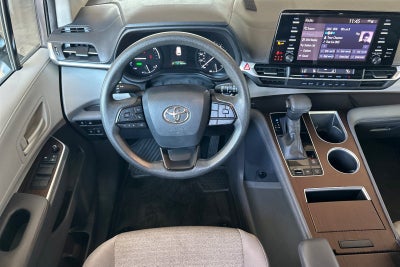 2022 Toyota Sienna LE 8 Passenger