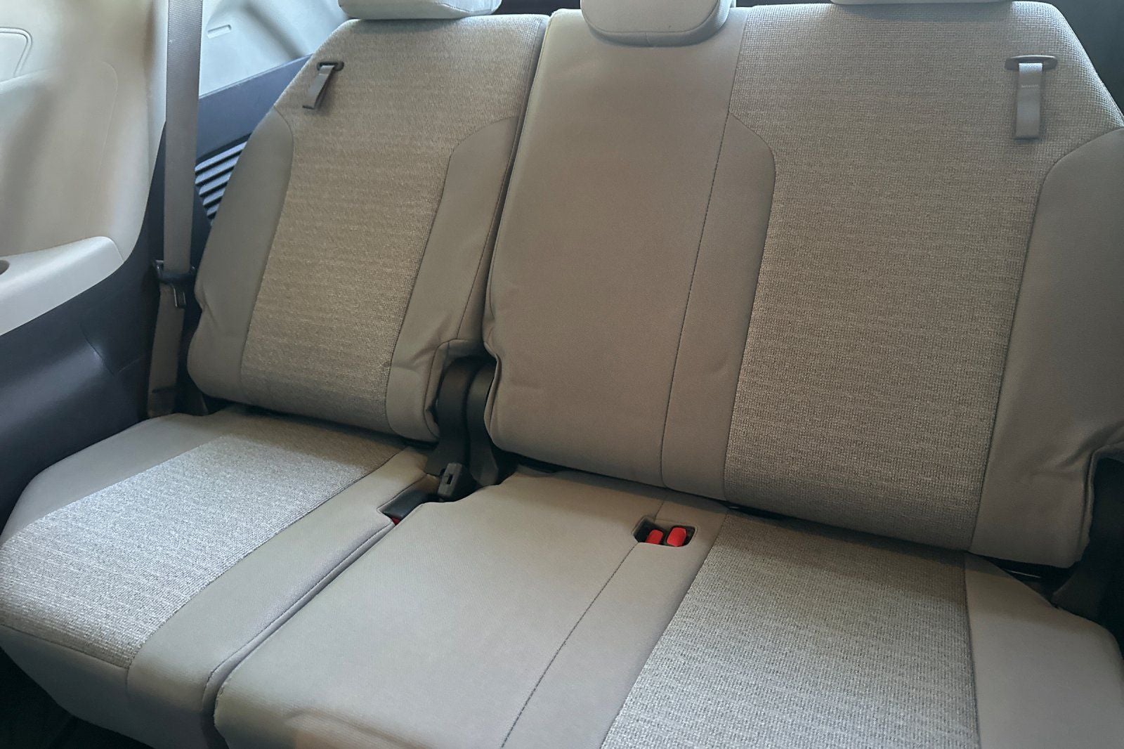 2022 Toyota Sienna LE 8 Passenger