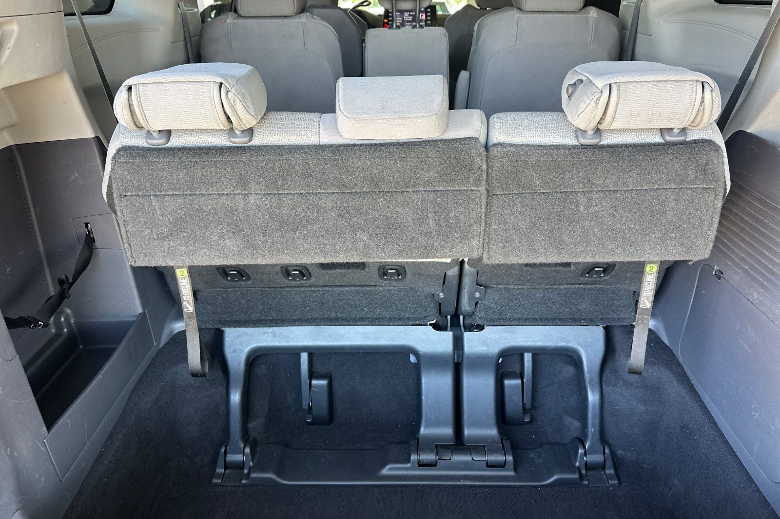 2022 Toyota Sienna LE 8 Passenger