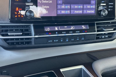 2022 Toyota Sienna LE 8 Passenger