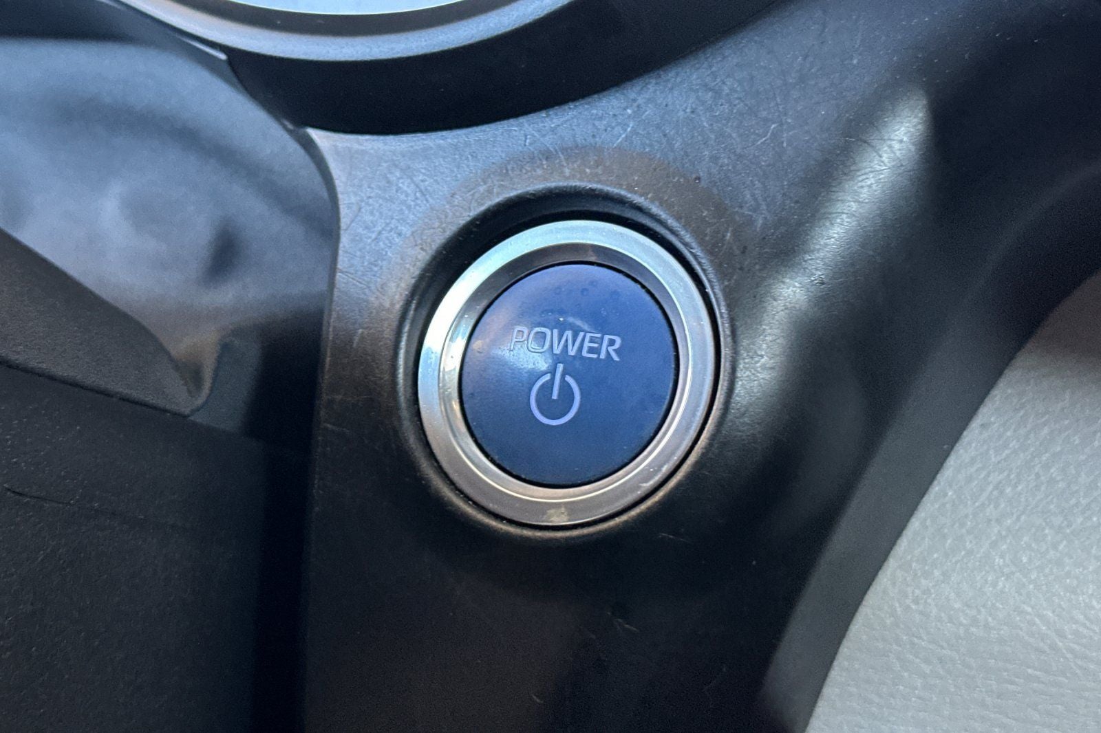 2022 Toyota Sienna LE 8 Passenger