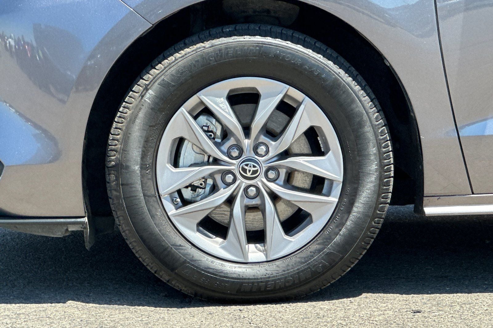 2022 Toyota Sienna LE 8 Passenger