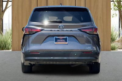 2022 Toyota Sienna LE 8 Passenger