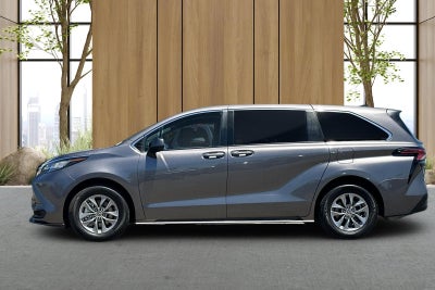 2022 Toyota Sienna LE 8 Passenger