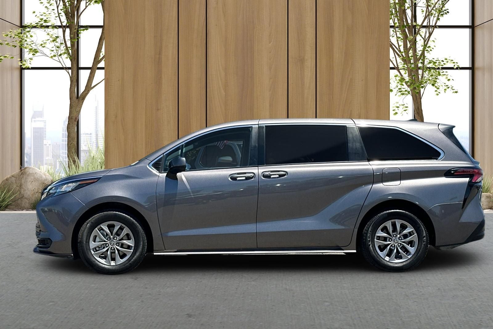 2022 Toyota Sienna LE 8 Passenger