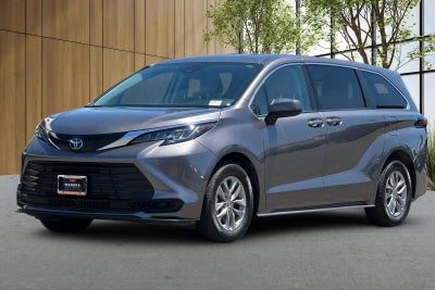 2022 Toyota Sienna LE 8 Passenger