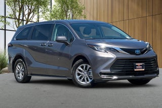 2022 Toyota Sienna LE 8 Passenger