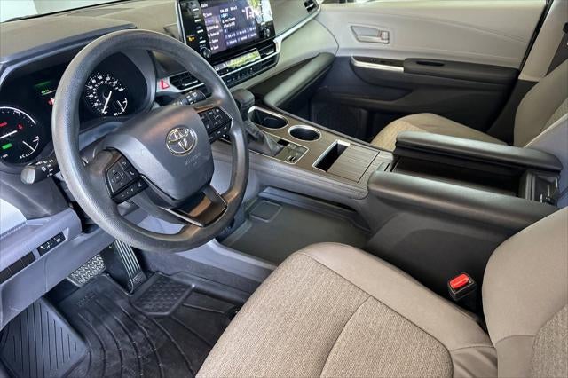 2022 Toyota Sienna LE 8 Passenger