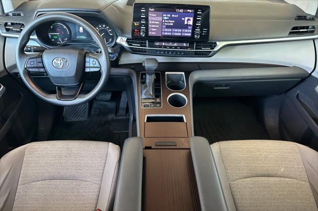 2022 Toyota Sienna LE 8 Passenger