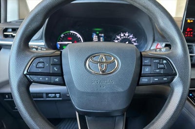 2022 Toyota Sienna LE 8 Passenger