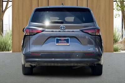 2022 Toyota Sienna LE 8 Passenger