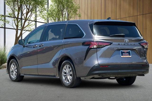 2022 Toyota Sienna LE 8 Passenger