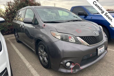 2014 Toyota Sienna SE 8 Passenger