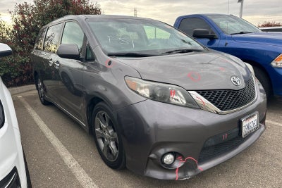 2014 Toyota Sienna SE 8 Passenger