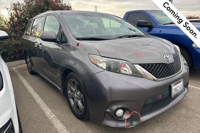 2014 Toyota Sienna SE 8 Passenger