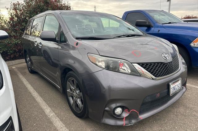 2014 Toyota Sienna SE 8 Passenger