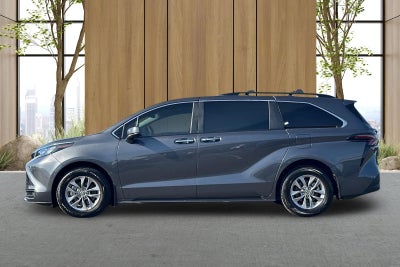2025 Toyota Sienna XLE