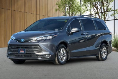 2025 Toyota Sienna XLE