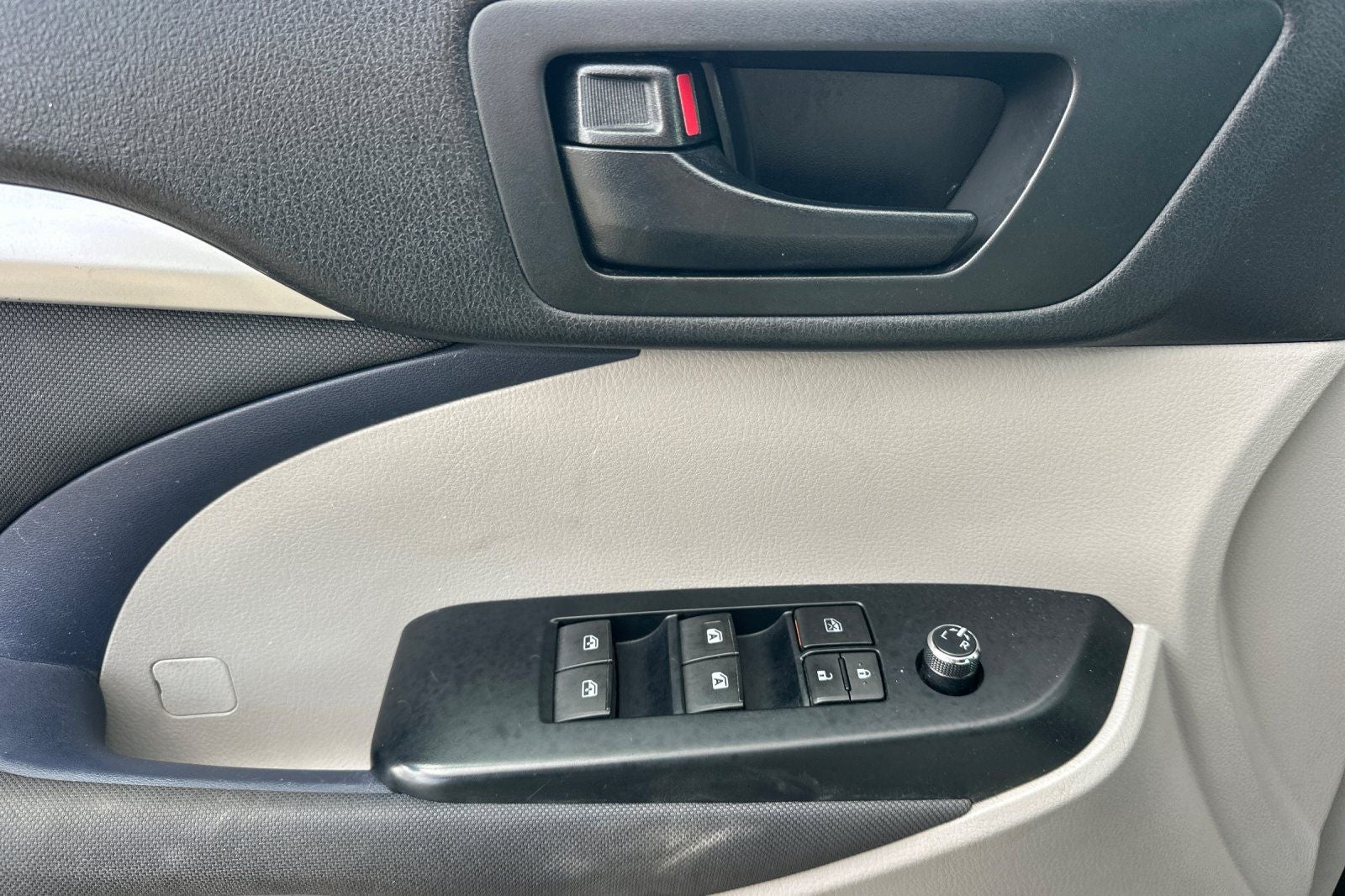 2017 Toyota Highlander LE