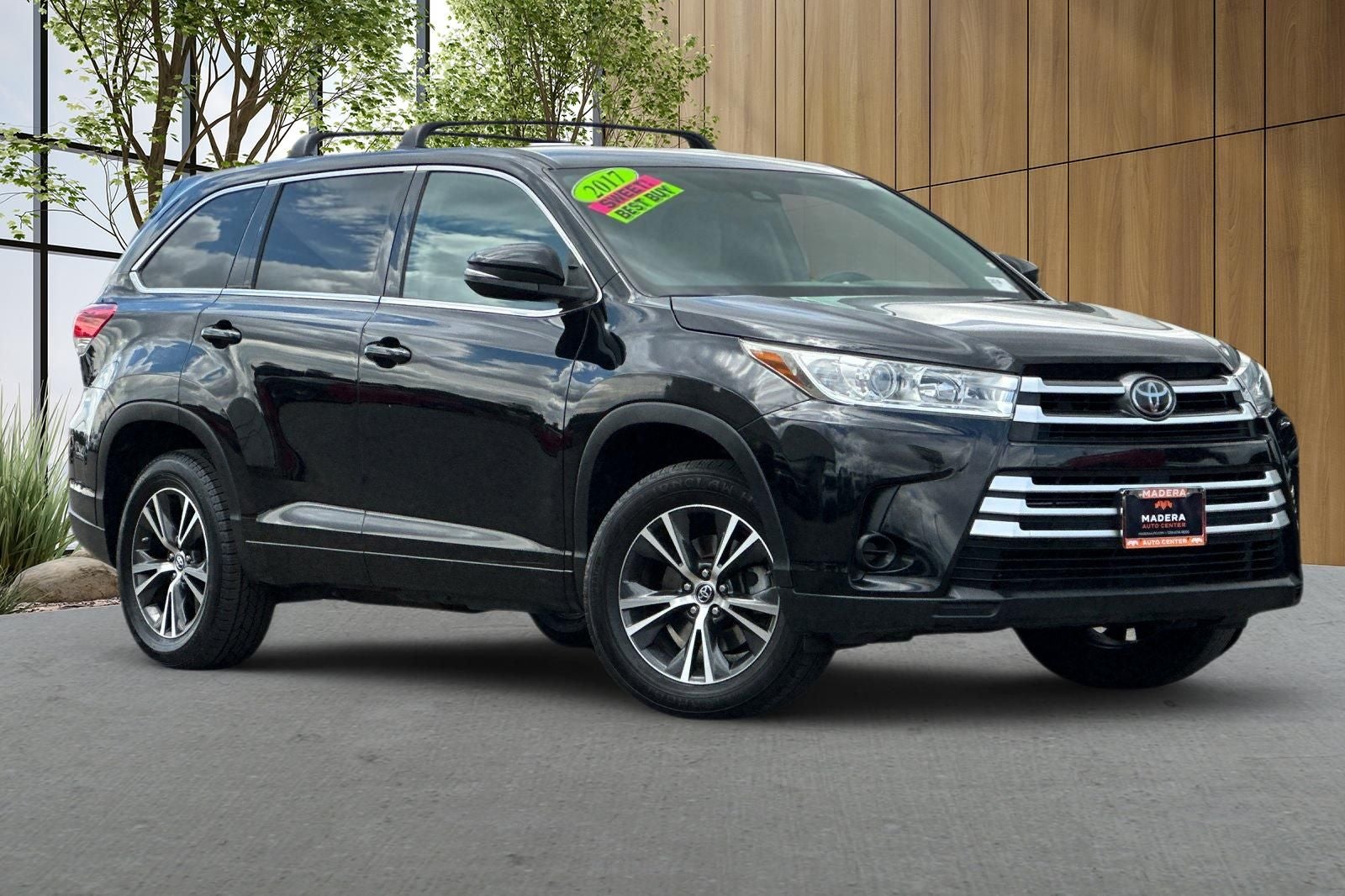 Used 2017 Toyota Highlander LE with VIN 5TDZARFH1HS029702 for sale in Madera, CA