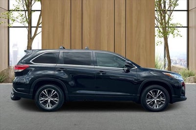 2017 Toyota Highlander LE