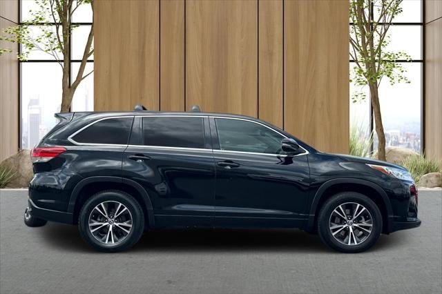 2017 Toyota Highlander LE