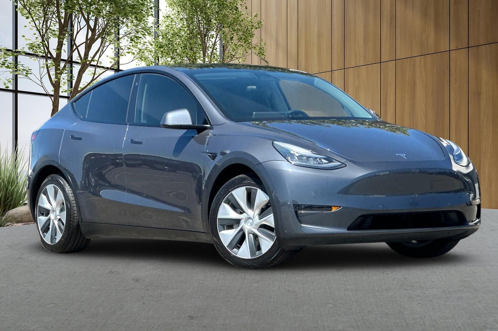 Used 2020 Tesla Model Y Long Range with VIN 5YJYGDEE9LF010610 for sale in Madera, CA