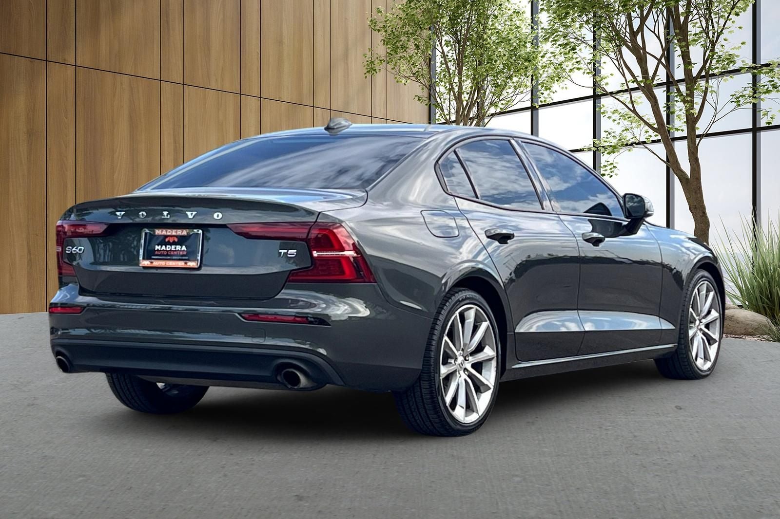 2021 Volvo S60 T5 Momentum